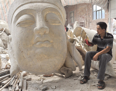 一个雕塑,自己是自己的雕塑家,只要不断打磨就