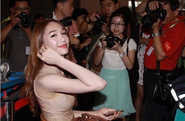 人妖的英文单词是什么啊?-人妖这个词英语怎么