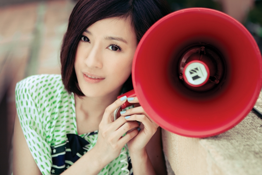 张婧献声<em>电视剧片尾曲</em>《经过》