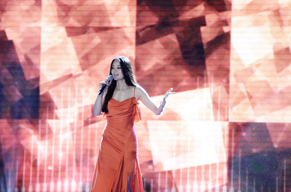 潘小芬助阵桃李杯 献唱《歌剧2》惊艳全场