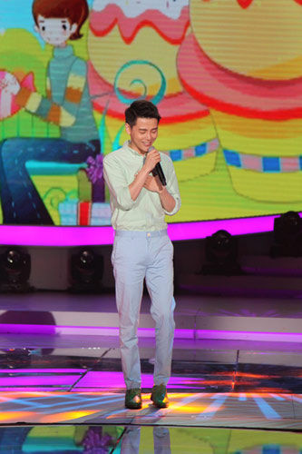 孙坚登陆央视节目 唱响主打歌《公主驾到》