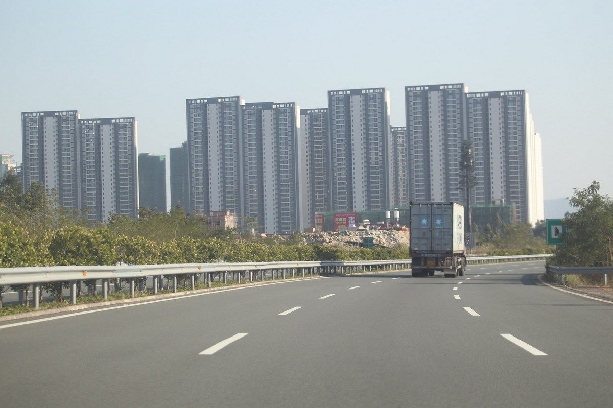 惠州大亚湾现"鬼城" 入住率不到一成