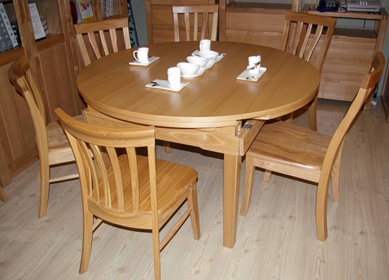 餐厅风水禁忌：4、餐桌宜选用木质餐厅