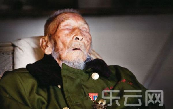 抗战老兵一生无子女 淞沪战役泡水里打仗致不