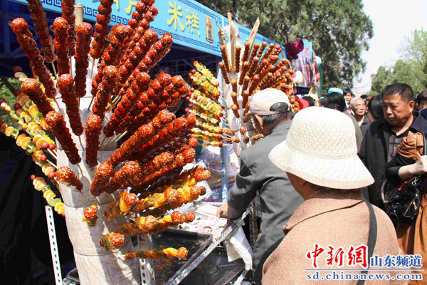 济南千佛山三月三庙会期间美食民俗集聚