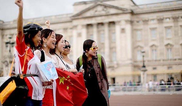国家旅游局:中国公民当年出境旅游首次突破一