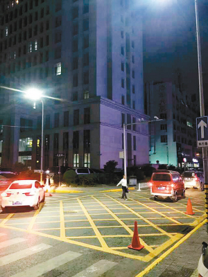 <em>西安:黄色</em>网状<em>区域</em>内禁止停车 违反将罚200元