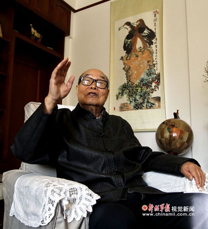 此时,他们3人的情况是:王扶之和陈参谋腿部负伤,苏科长有三根肋骨被砸