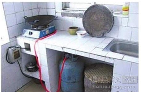 独用厨房的灶台贴上了干净的瓷砖
