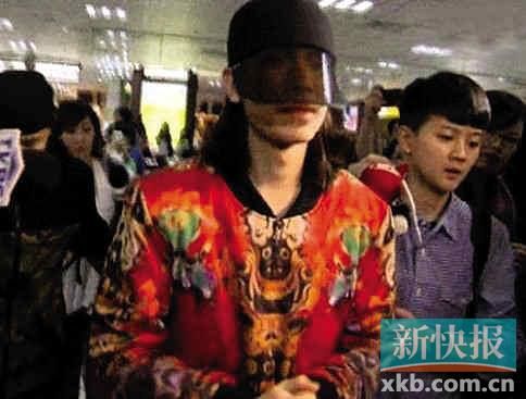 萧敬腾富婆粉丝：微博骂萧经纪人惹疑 或被警方约谈
