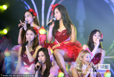 <em>少女时代</em>化身性感蛋糕女郎 换多款<em>造型</em>粤语互