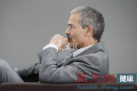 揭:白<em>头发长</em>不同的地方有不同的<em>危害</em>(图)_青岛