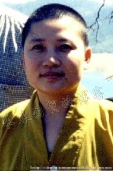 昔日歌手李娜出家后曝近照(图)