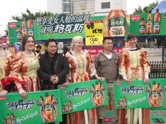 娃哈哈格瓦斯俄罗斯美女营销抢眼球_广州频道_