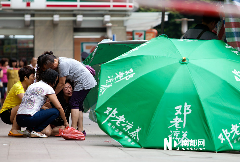 骏景花园一<em>初中女生跳楼</em>身亡险砸遛狗路人_广
