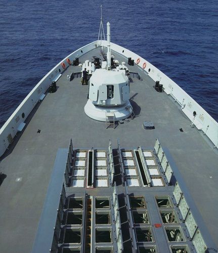 中国052d导弹驱逐舰海试 可能编入航母战斗群