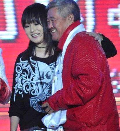 赵本山<em>女儿</em>露脐写真曝光 制服<em>诱惑</em>性感十足引