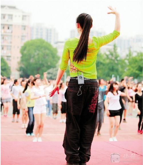 浙大女体育老师颜值爆表 男生偷偷去蹭课_宁波频道_凤凰网