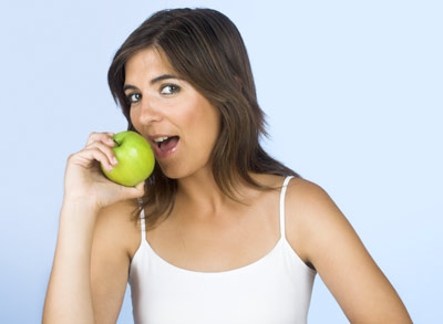 吃苹果预防口腔溃疡 专家称不绝对