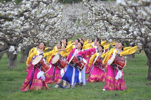 长白山下我的家》掀荧屏民俗热朝鲜族长鼓舞受追捧_娱乐频道_凤凰网