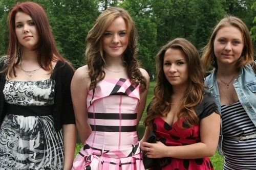 组图:俄<em>少女成人</em>礼 女仆装豪放黑丝妩媚动人_