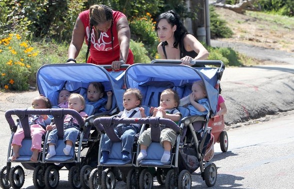 八胞胎辣妈的产后生活(组图)