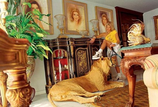 墨西哥名媛炫富生活 狮豹当宠物