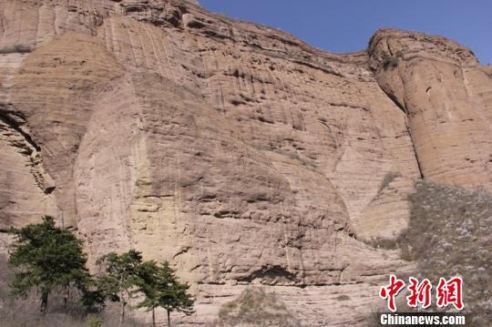 河北赤城滴水崖将挑战“世界第一巨石”（图）