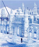 哈尔滨冰雕节开幕 宏伟“城堡”亮相