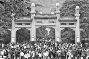 南京交管发五一出行提醒:大桥、新街口堵到爆