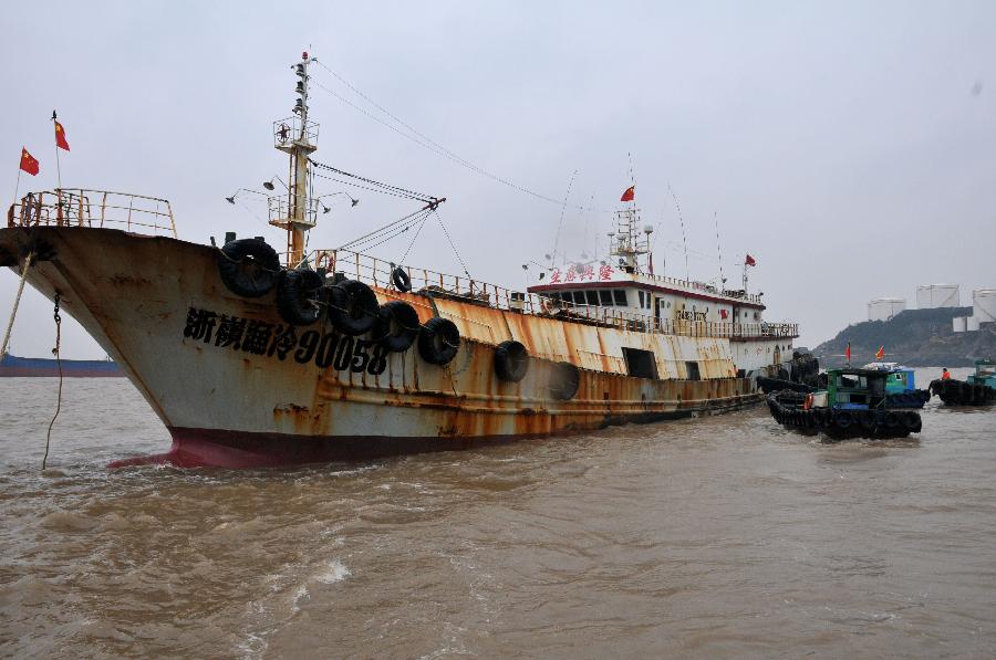 东海失火爆炸渔船返回浙江温岭