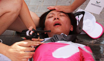 深圳火炬传递 多名志愿者疑似高温中暑