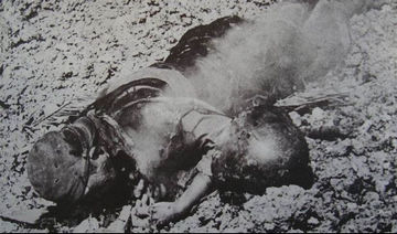 二战日军惨状：被喷火器烧死后尸体仍在冒烟