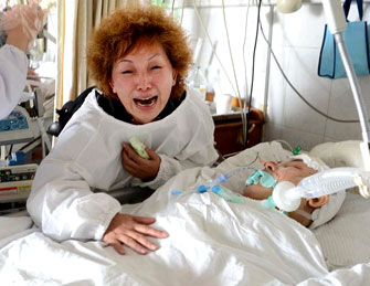 美女歌手疑遭轮奸后坠楼脑死亡