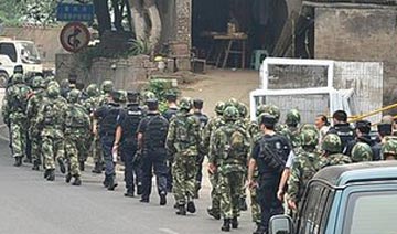 武警部队围捕周克华