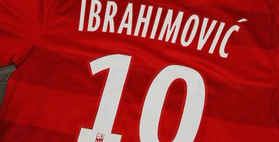 伊布将披巴黎10号球衣 辗转6大豪门终获核心战袍_体育频道_凤凰网