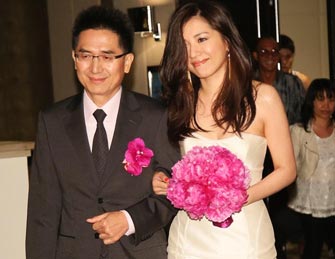 台湾女歌手侯湘婷大婚 嫁富三代</