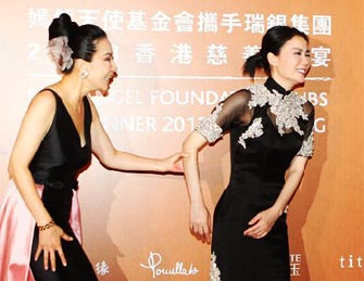 一周图片:刘嘉玲强拉王菲求合影</