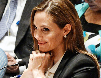 朱莉出席安理会辩论 娇俏微笑