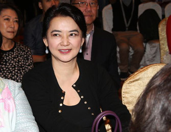 55岁胡慧中贵气亮相坚称不复出