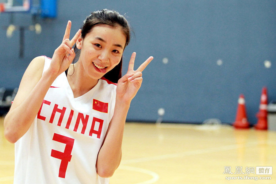 赵爽领衔女篮拍写真+女神入戏太<em>深超</em>囧超可爱