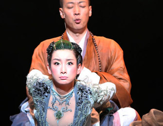 秦海璐魅惑出演《青蛇》 