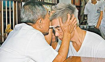 众星跪拜“白龙王”旧照：任贤齐获“喷烟”