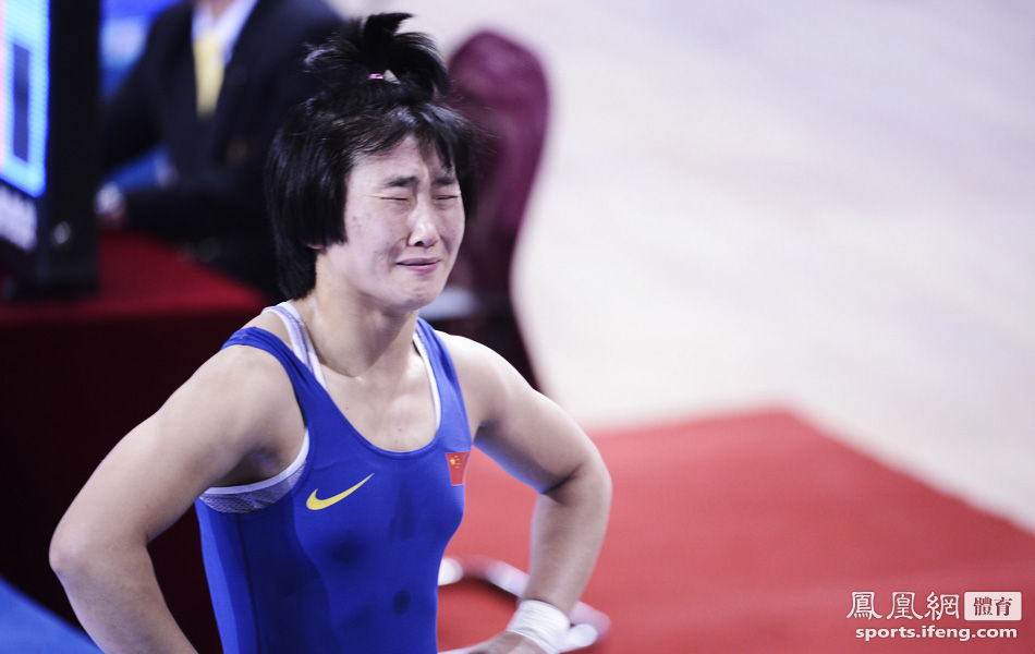 <em>女子</em>古典<em>摔跤</em> <em>选手</em>不满判罚场边大哭_体育频道