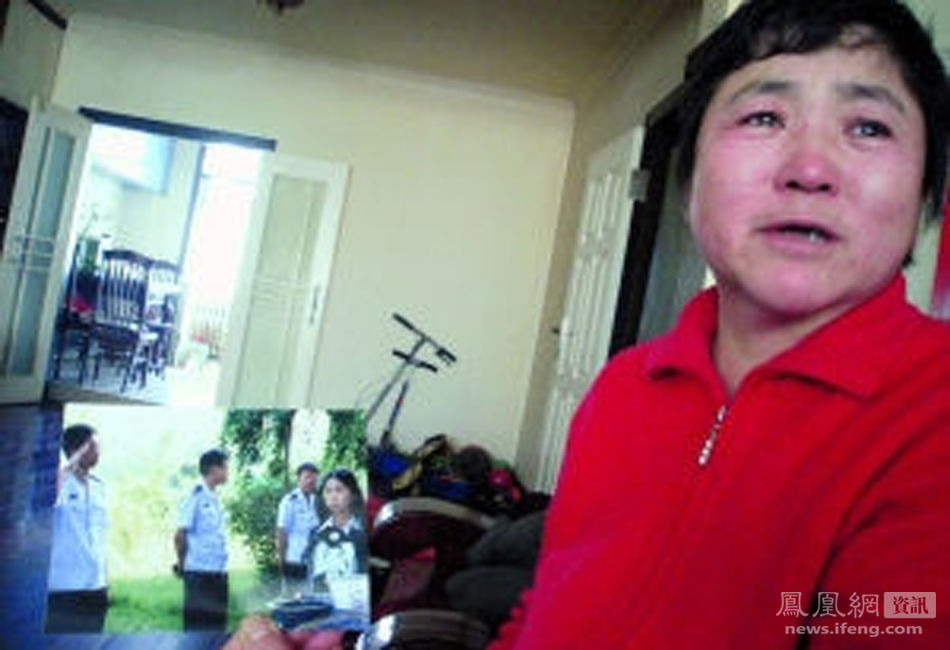 一审判决前,张晶,夏俊峰的母亲及姐姐,先后两次到申家下跪,希望得到申