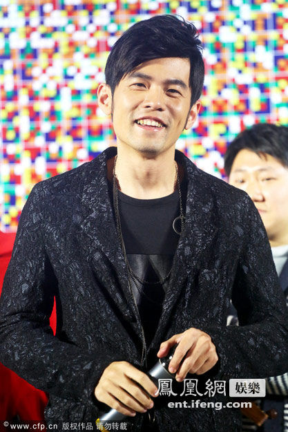 周杰伦首次加盟内地综艺节目 现身发布会笑容