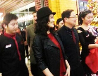 梅婷产后复出回家乡开餐厅