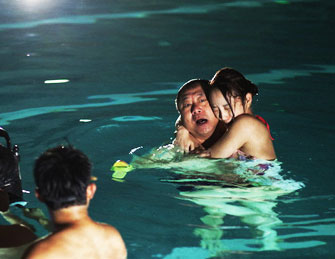 一周图片：李小璐范伟戏水拍片