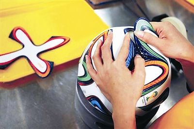 巴西世界杯官方用球名叫桑巴荣耀系中国制造