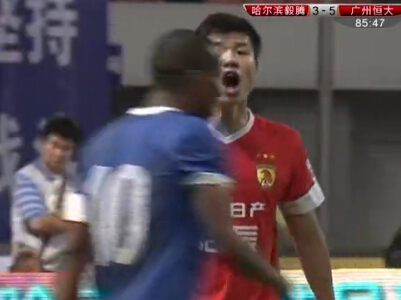 方英语粗口怒骂毅腾外援 反遭对手中国国骂回